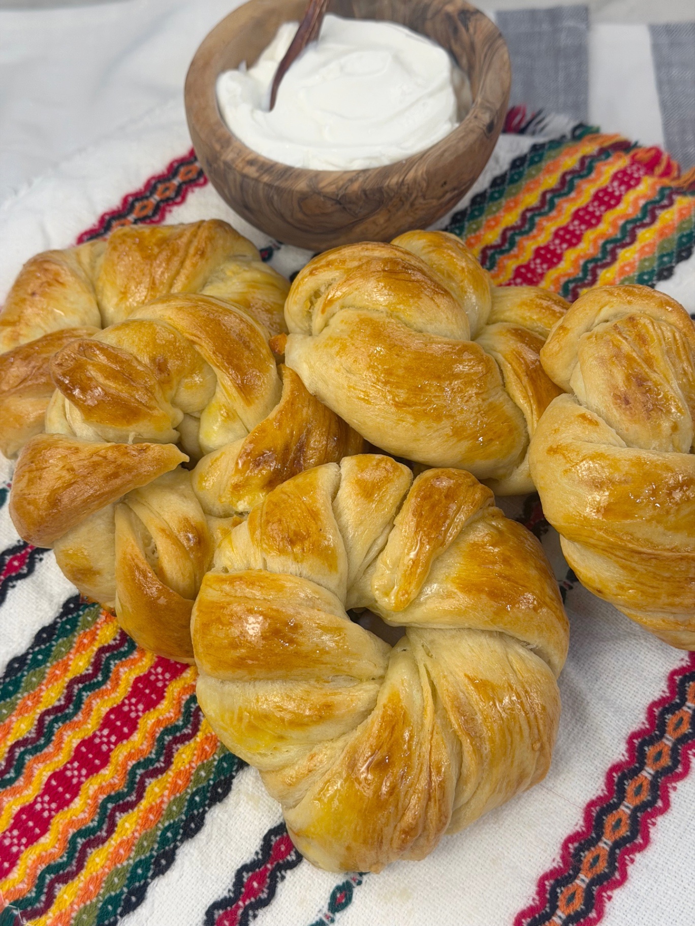 Bulgarian Cheese Flower Buns