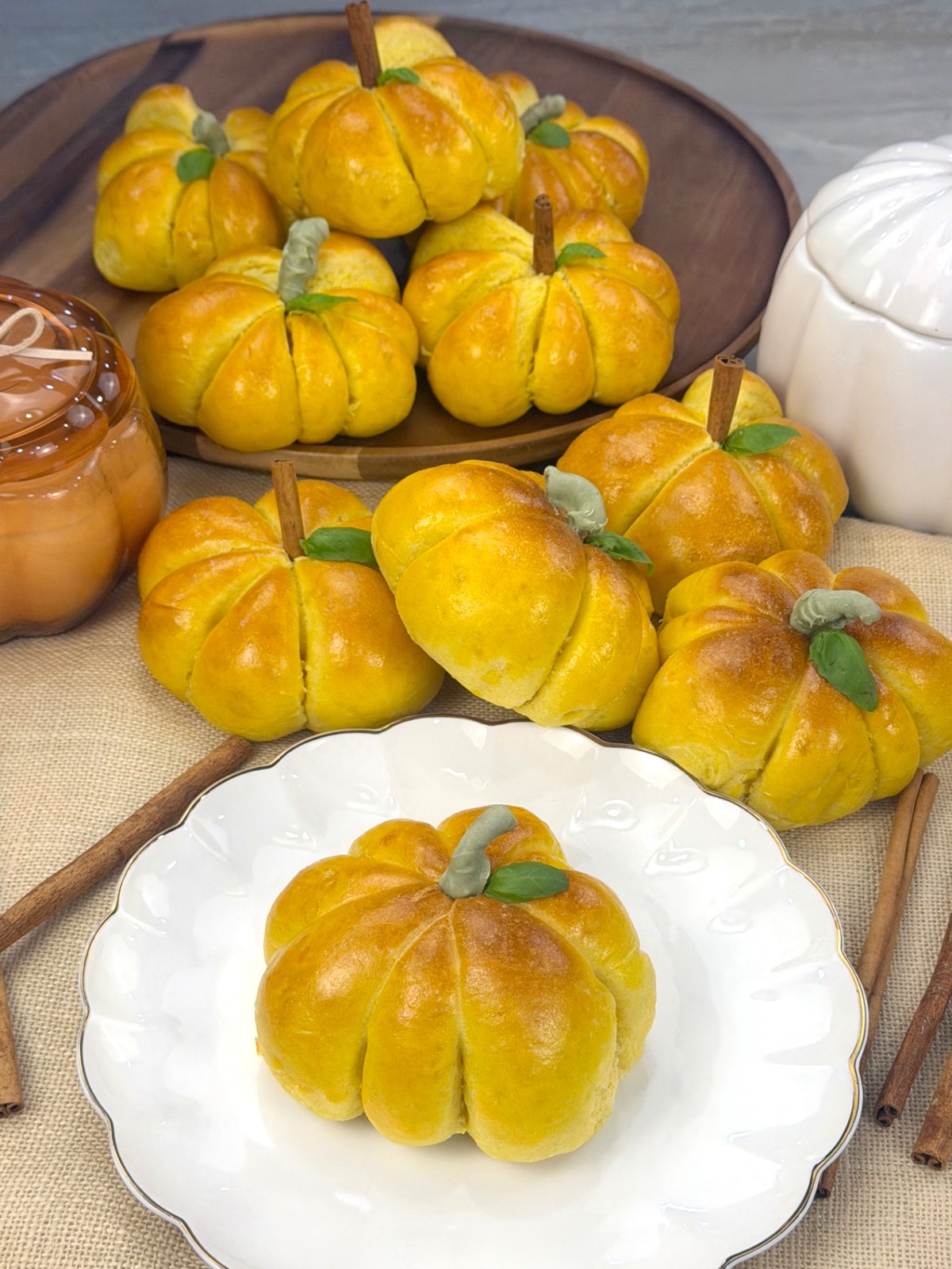Pumpkin-Shaped Pumpkin Buns